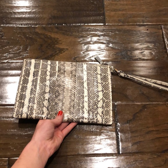 Brand new Michael Kors wristlet SALE TODAY ONLY - Picture 2 of 4